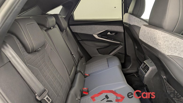 Peugeot 3008 Hybrid 145 e-DCS6 GT #2