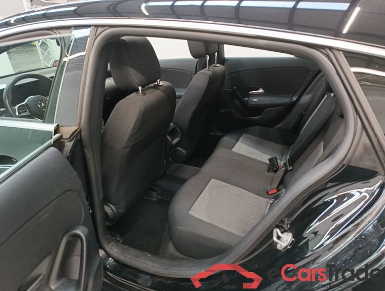 Mercedes-Benz CLA Shooting Brake CLA 180 d Business Solution 5d #3