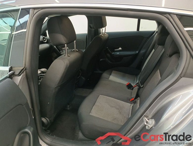 Mercedes-Benz CLA Shooting Brake CLA 180 d DCT Business Solution 5d #3