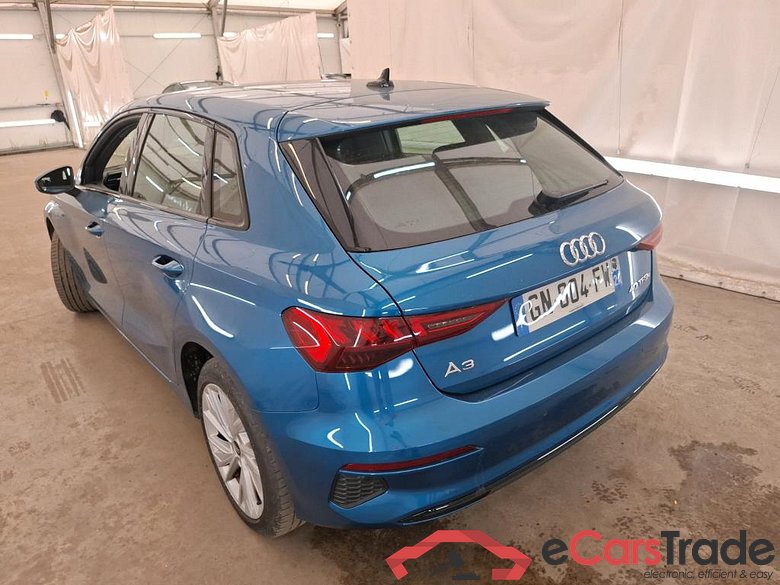 AUDI A3 Sportback / 2020 / 5P / Berline 40 TFSI e 204 S Tronic Design Luxe #2