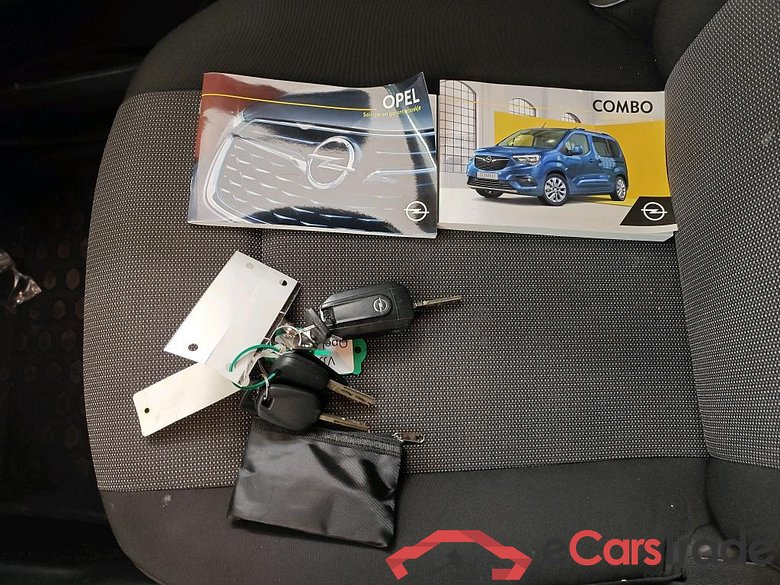 Opel Combo L2H1 1.5D 75kW S/S Edition 2.4T 4d #4