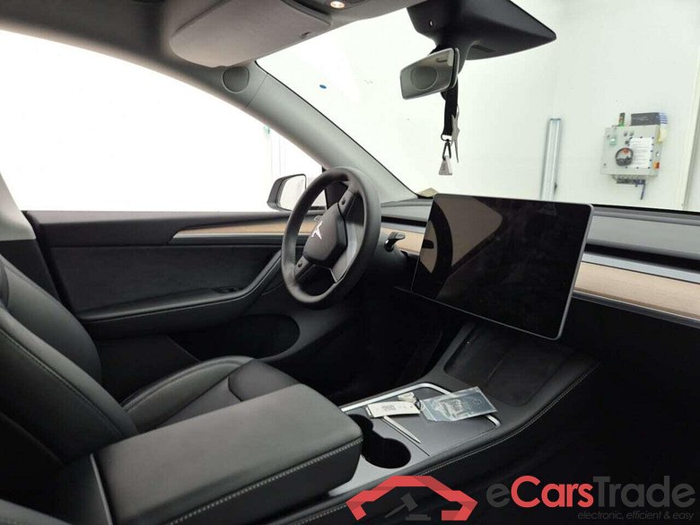 Tesla Model Y Long Range Dual AWD #3