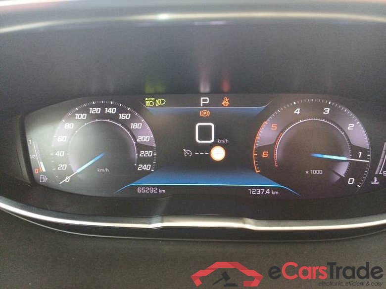 PEUGEOT 3008 / 2020 / 5P / SUV BLUEHDI 130 EAT8 SeS ALLURE #4