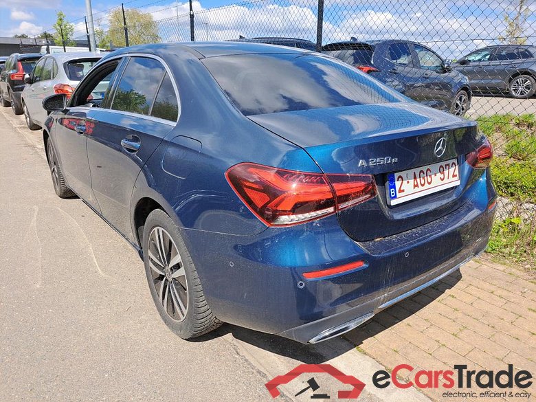 Mercedes A 250e Limo Plug-In Hybrid Aut. LED-Xenon Widescreen Ambient Distronic Navi Sport-Leather KeylessGo Camera Klima PDC ... #4