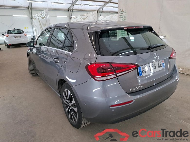 MERCEDES-BENZ Classe A Compact / 2018 / 5P / Berline A 250 e Business Line 8G-DCT #2