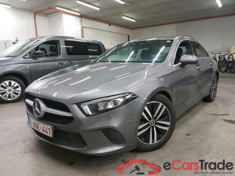 MERCEDES - MER A BERLINE 180 136PK Business Solution Luxury  * PETROL *