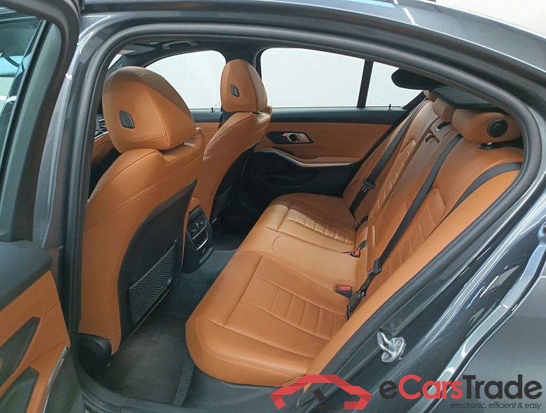 BMW 3 Reeks Berline 330e (215 kW) 4d #3