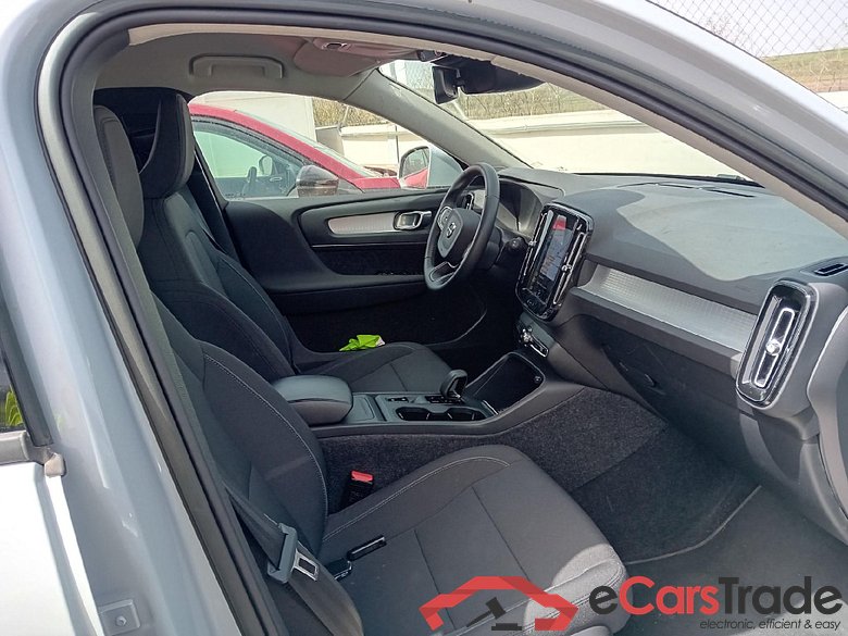 VOLVO XC40 / 2017 / 5P / todoterreno 2.0 B3 G Momentum Pro Auto #6