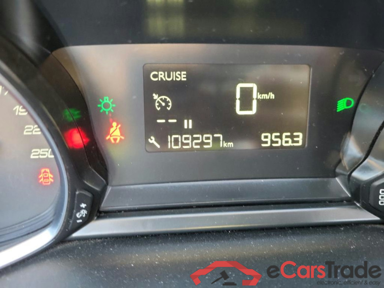 PEUGEOT 308 / 2017 / 5P / berlina con portón 5p Active 1.2 PureTech 96KW (130CV) S&S #5