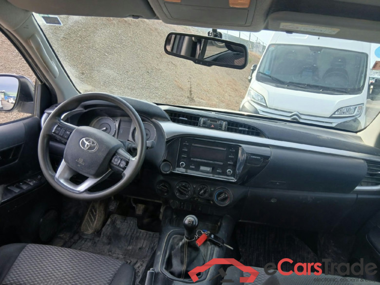 TOYOTA Hilux / 2020 / 4P / pickup 2.4 D-4D Cabina Doble GX #3
