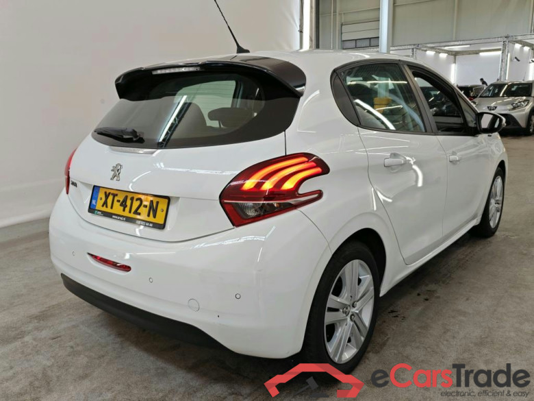 Peugeot 208 Signature 1.2 PureTech 82 5d #2