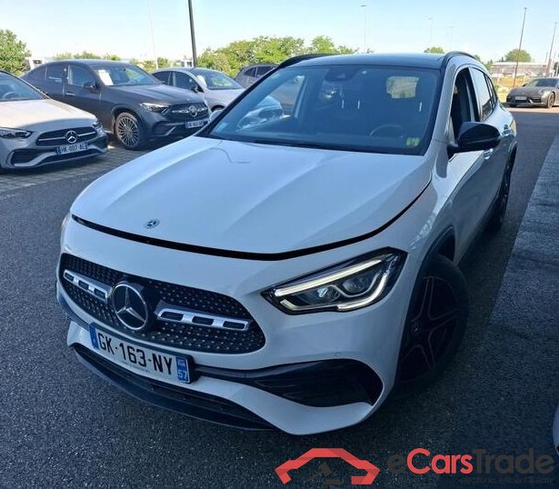 Mercedes GLA 200d AMG Night Aut. Pano LED Widescreen Ambient Navi 1/2 Sport-Leather-Alcantara KeylessGo Camera Klima PDC ...
