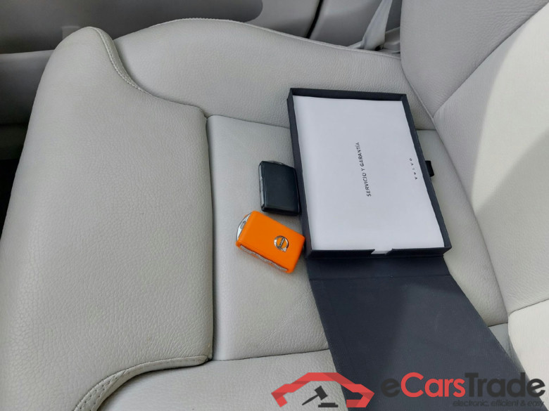 VOLVO XC60 / 2017 / 5P / todoterreno 2.0 T6 AWD Recharge Inscription Auto #5