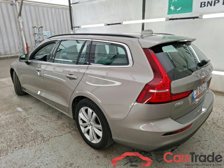 VOLVO V60 / 2018 / 5P / Break B3 163 GT 8 Momentum Business #2