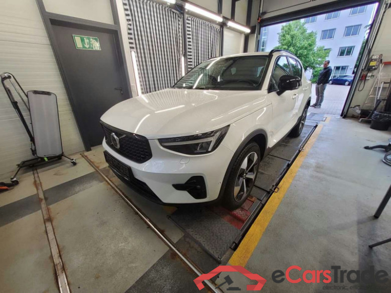 Volvo XC40 (2017->) DE - SUV5 B4 2WD EU6d, Plus Dark, (Facelift) 2022 - 2024 #1