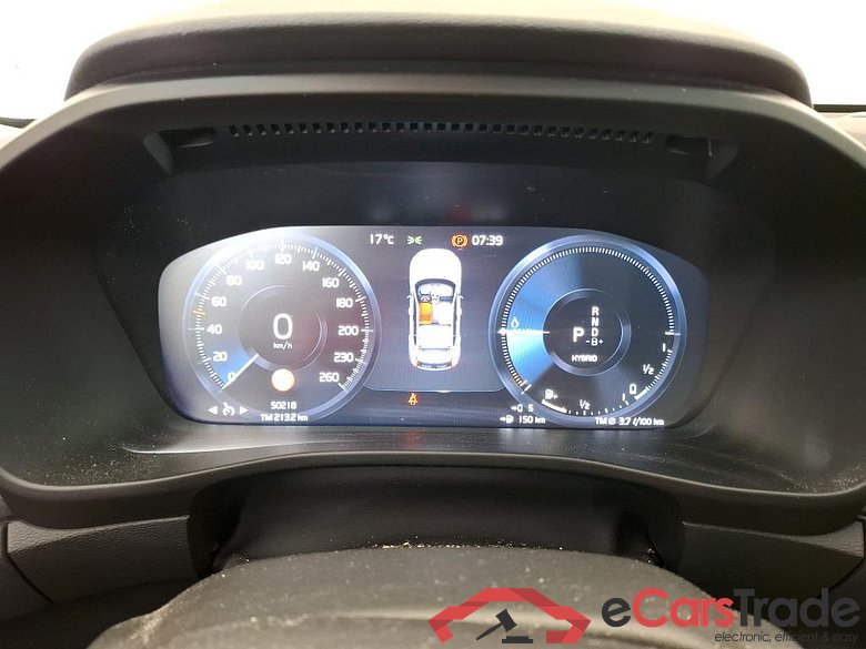 VOLVO XC40 / 2022 / 5P / SUV Recharge T4 211 DCT7 Start #6