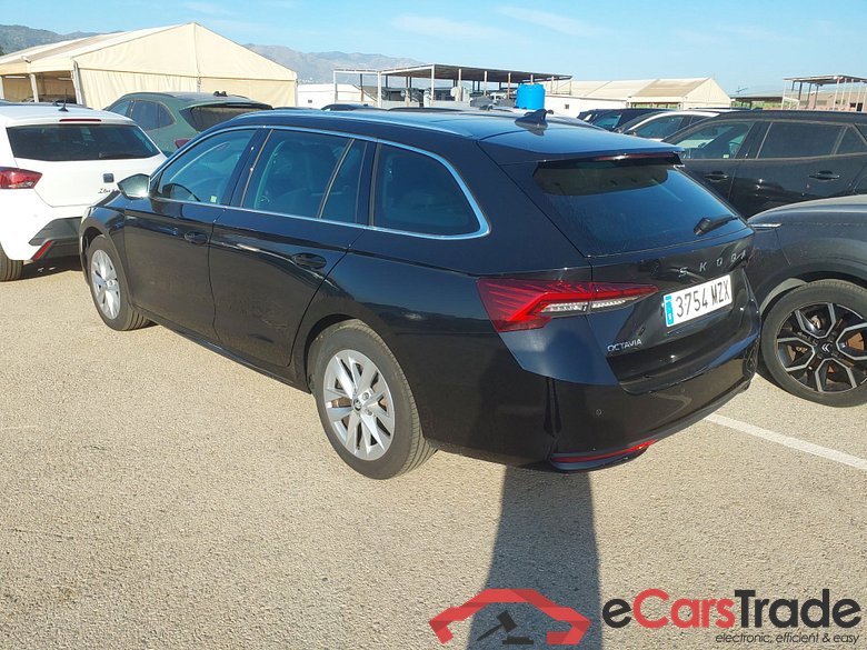 SKODA Octavia 1.5 TSI 110kW (150CV) m-HEV DSG 7 vel. AutomÃ¡tico Combi Design(Pano-Roof + Winterpack) #2