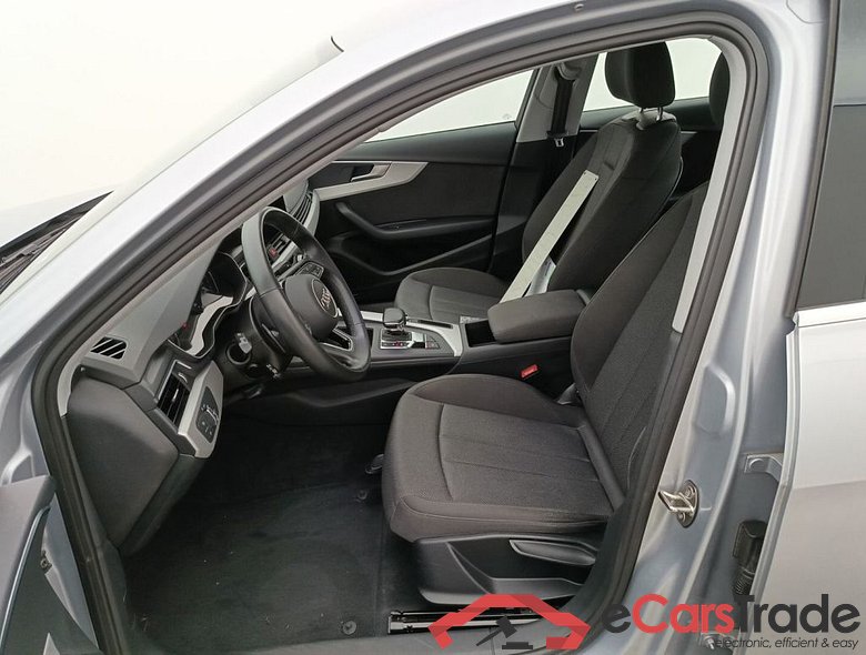 Audi A4 2.0 30 TDi 100kW S tronic Attraction B.E 4d #3