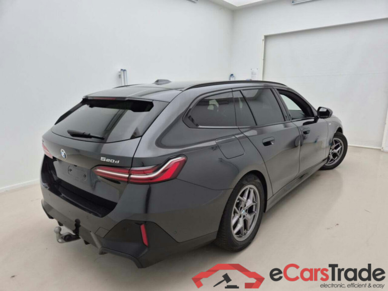 BMW 5-SERIE TOURING 520D X-DRIVE M-SPORT #2