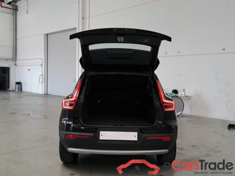 VOLVO XC40 / 2017 / 5P / SUV T4 PLUG-IN HYBRID AUTO RECH INSCRIP EXPR #5