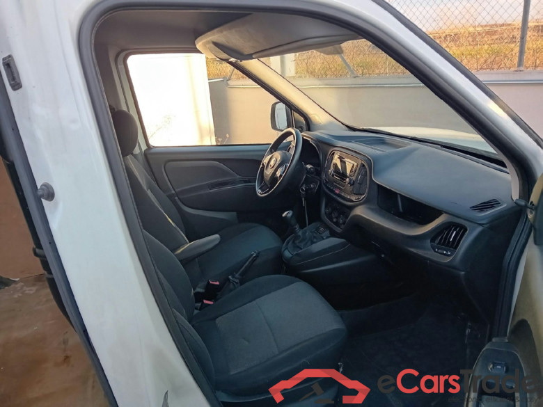 FIAT Doblò Cargo/2015/4P/furgón derivado de turismo Cargo SX 1.3 Mjet 70 kW (95 CV) #6