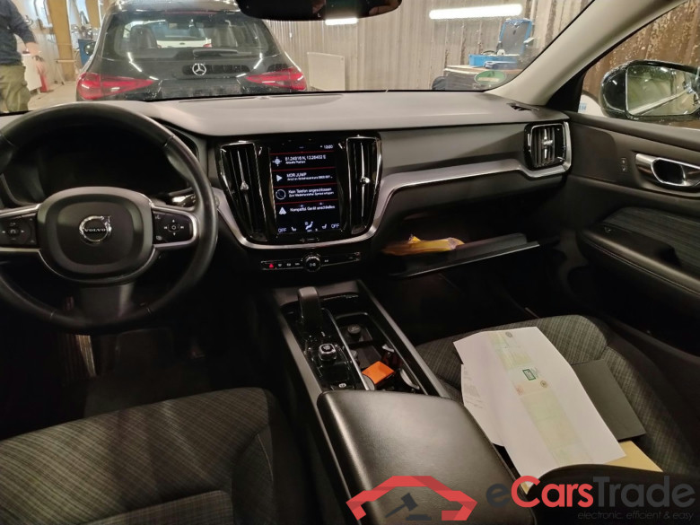 V60 Kombi Momentum Pro 2.0 B4 145KW AT8 E6d #3