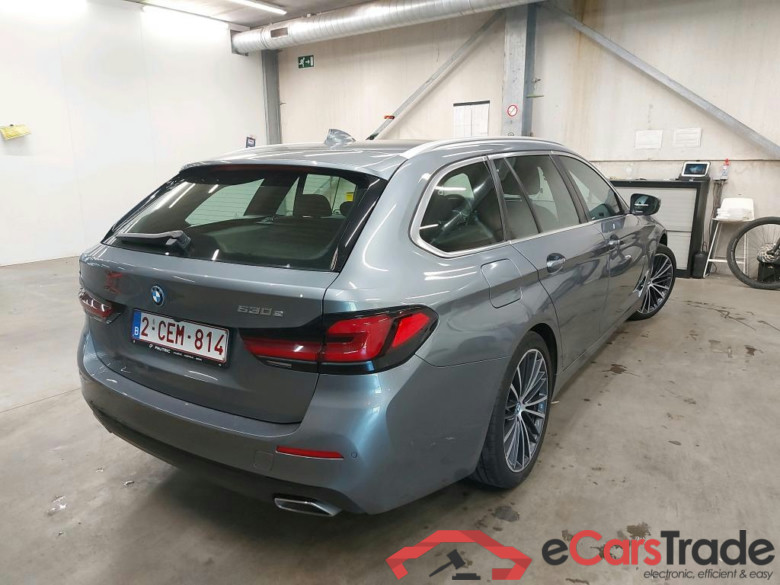 BMW - BMW 5 TOURING 530e  292PK Business Edition & Pack Business With Heated Sport Seats & Parking Assistant Pack & 19 Inch  * HYBRID * #2