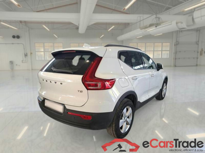 VOLVO XC40 / 2017 / 5P / SUV T2 MOMENTUM CORE #2