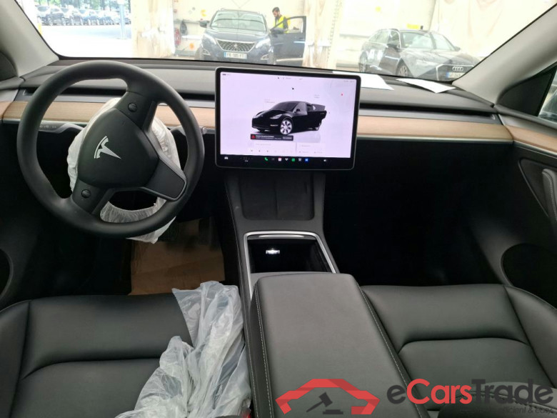 TESLA Model Y / 2021 / 5P / SUV RWD #6