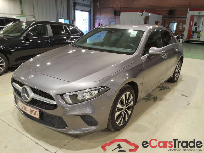 MERCEDES-BENZ A-CLASS LIMOUSINE 1.3 A 250 E DCT #1