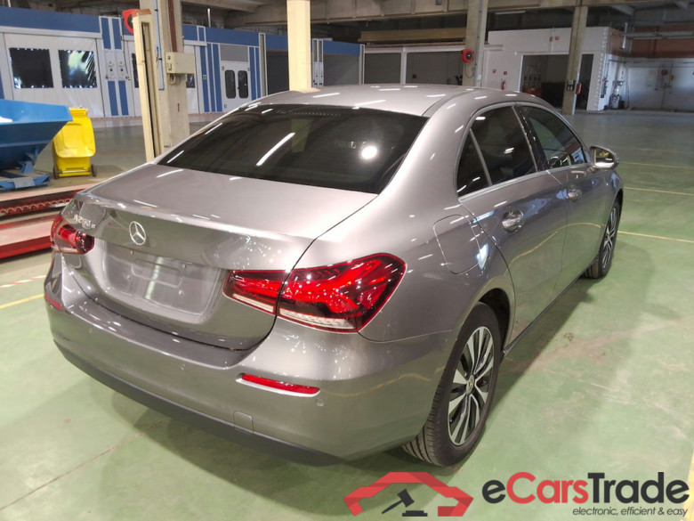 MERCEDES-BENZ A-CLASS LIMOUSINE 1.3 A 250 E DCT #4