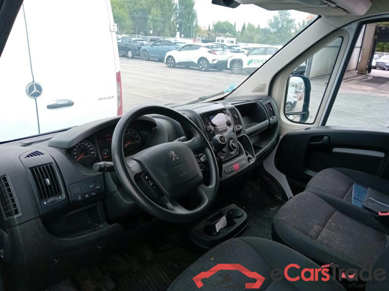PEUGEOT Boxer / 2014 / 4P / furgón 335 L2 H2 BHDI 103kW (140CV) S&S 6 V. M #3