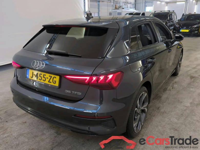 Audi A3 Sportback 35 TFSI Business edition 5d + Optiekpakket zwart, Privacy glass #2