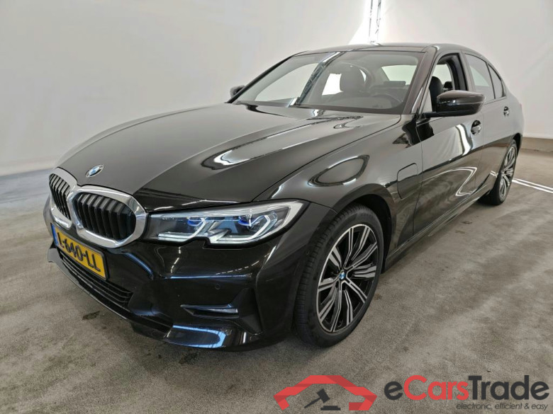 BMW 3 Serie Sedan 320e  High Executive 4d + BMW Laserlight #1