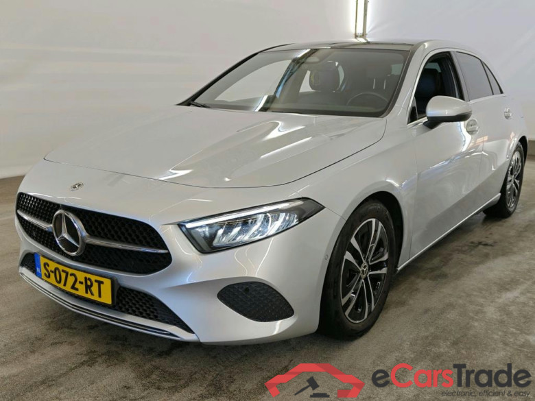 Mercedes-Benz A-Klasse A 180 7G-DCT Business Solution 5d + Pano #1