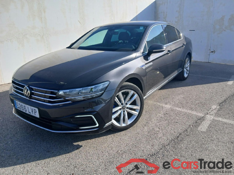 VOLKSWAGEN Passat / 2019 / 4P / sedán GTE 1.4 TSI e-Power 115kW + 85kW DSG #1