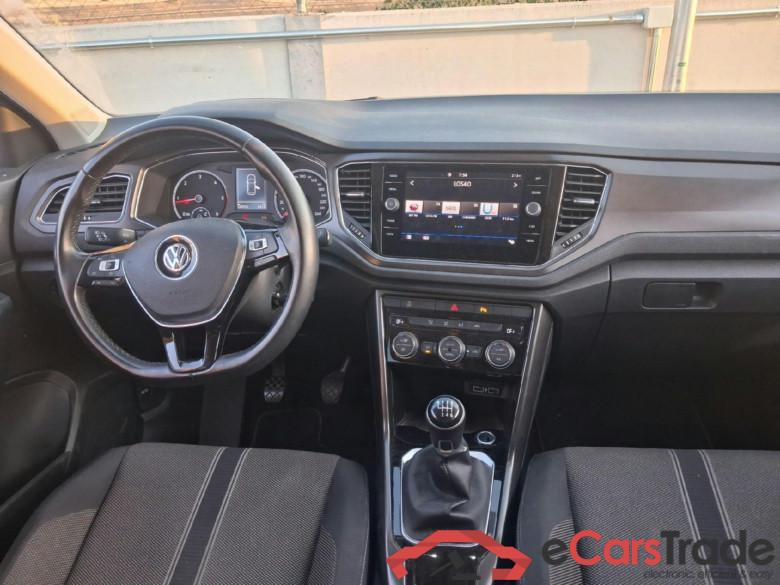 VOLKSWAGEN T-Roc / 2017 / 5P / todoterreno Advance Style 1.6 TDI 85kW (115CV) #3