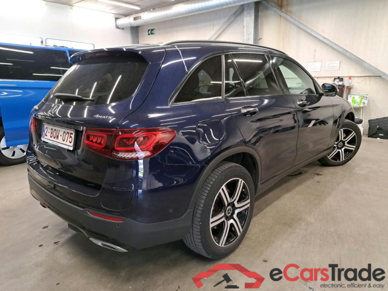MERCEDES - MER GLC 300 de 306PK DCT 4MATIC Pack Premium With Heated Seats Front & Rear & Night & Keyless & Burmester Sound & Parking Pack & Camera & Towing Hook With ESP  * HYBRID * #2