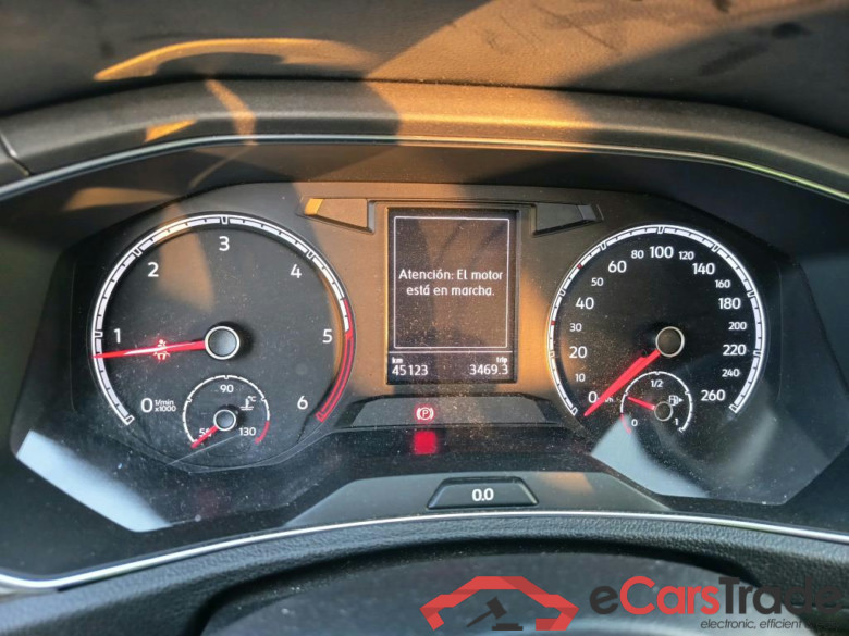 VOLKSWAGEN T-Roc / 2017 / 5P / todoterreno Advance 1.6 TDI 85kW (115CV) #4
