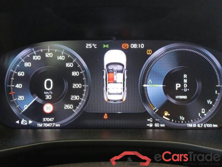 VOLVO XC40 / 2021 / 5P / SUV T4 RECHARGE PLUG-IN AUTO CORE #4
