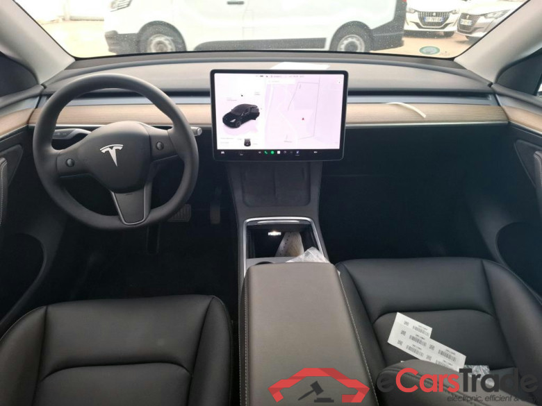 TESLA Model Y / 2021 / 5P / SUV RWD #6