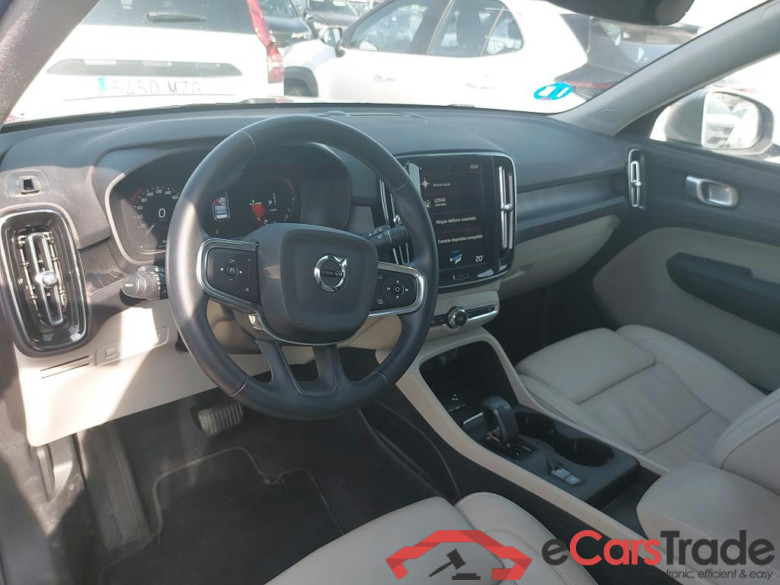 VOLVO XC40 / 2021 / 5P / todoterreno 1.5 T4 Twin Recharge Core Auto #3