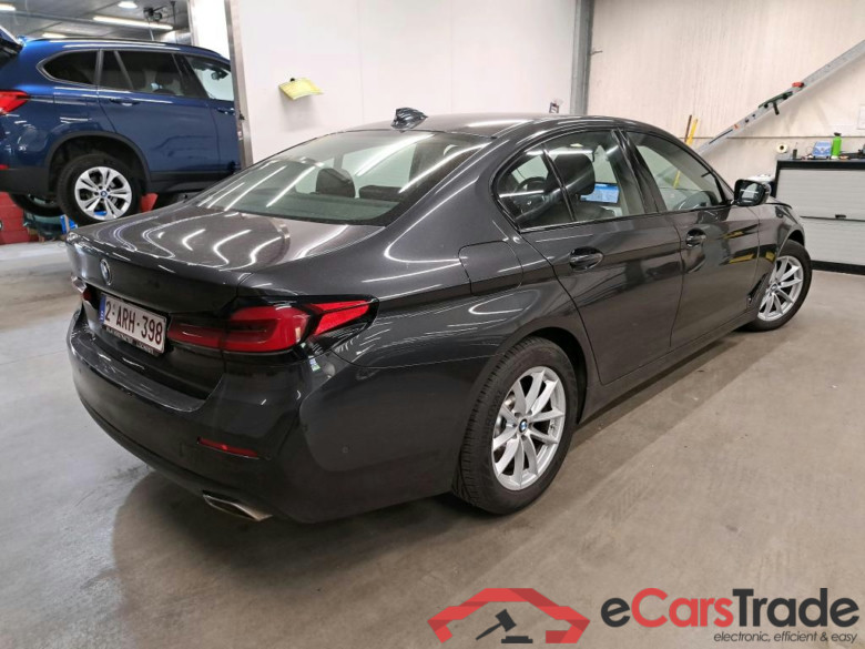 BMW - BMW 5 BERLINE 518dA 136PK Business Edition With Dakota Heated Sport Seats & Shadow Line #2