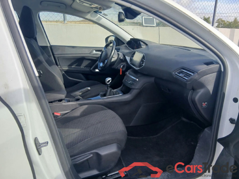 PEUGEOT 308 / 2017 / 5P / berlina con portón 5p Active 1.2 PureTech 96KW (130CV) S&S (AC) #6