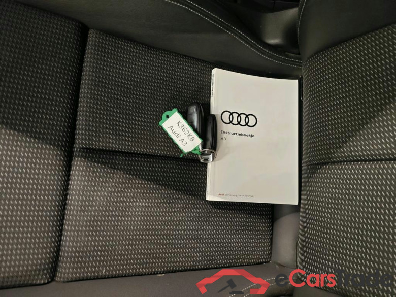 Audi A3 Limousine 35 TFSI S tronic S edition 4d #4