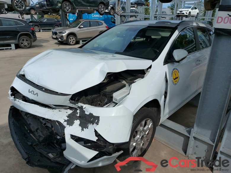 KIA - KIA CEE'D SPORTSWAGON CRDi 136PK   ***   TOTAL LOSS   ***   DCT Pack Travel