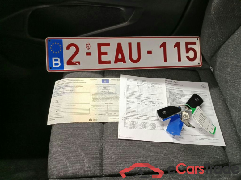Volkswagen Golf VIII 1.0 eTSI 81kW Life Business DSG 5d #4