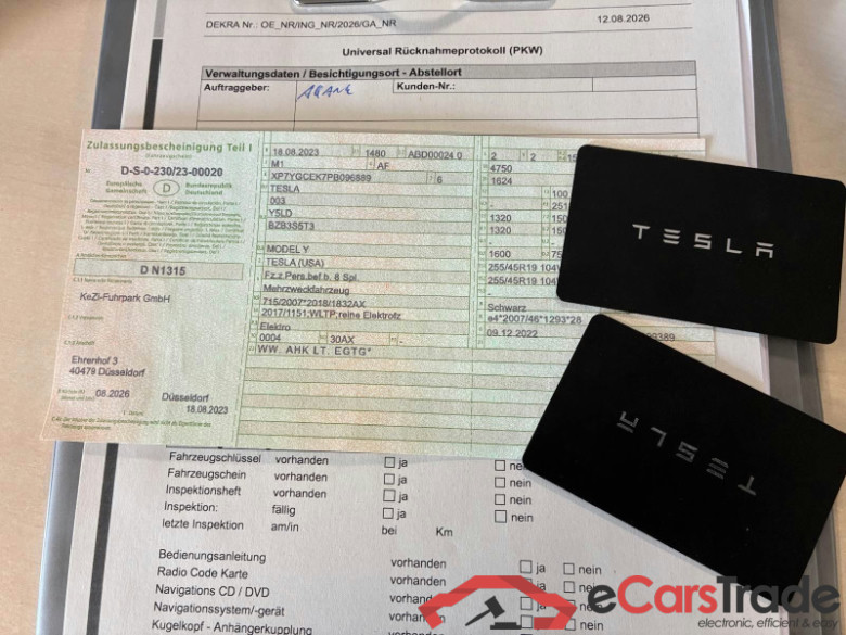 TESLA Model Y 