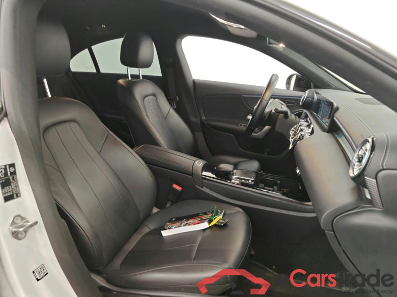 Mercedes-Benz CLA CLA 180 DCT Luxury Line 4d #3