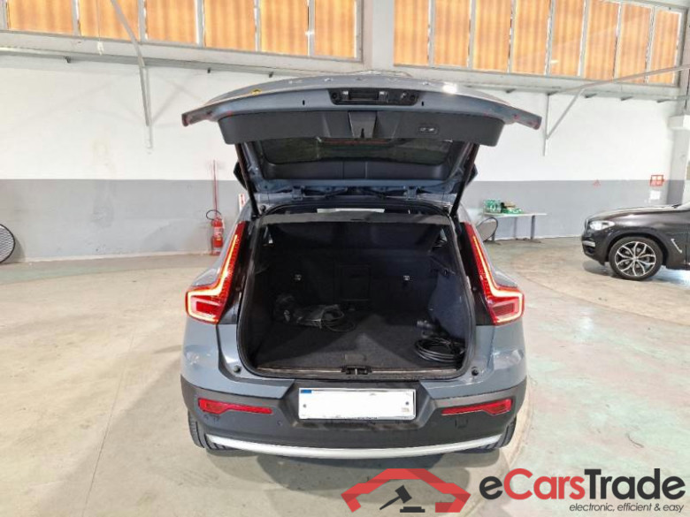 VOLVO XC40 / 2021 / 5P / SUV T4 Recharge Plug-in auto Plus Bright #5